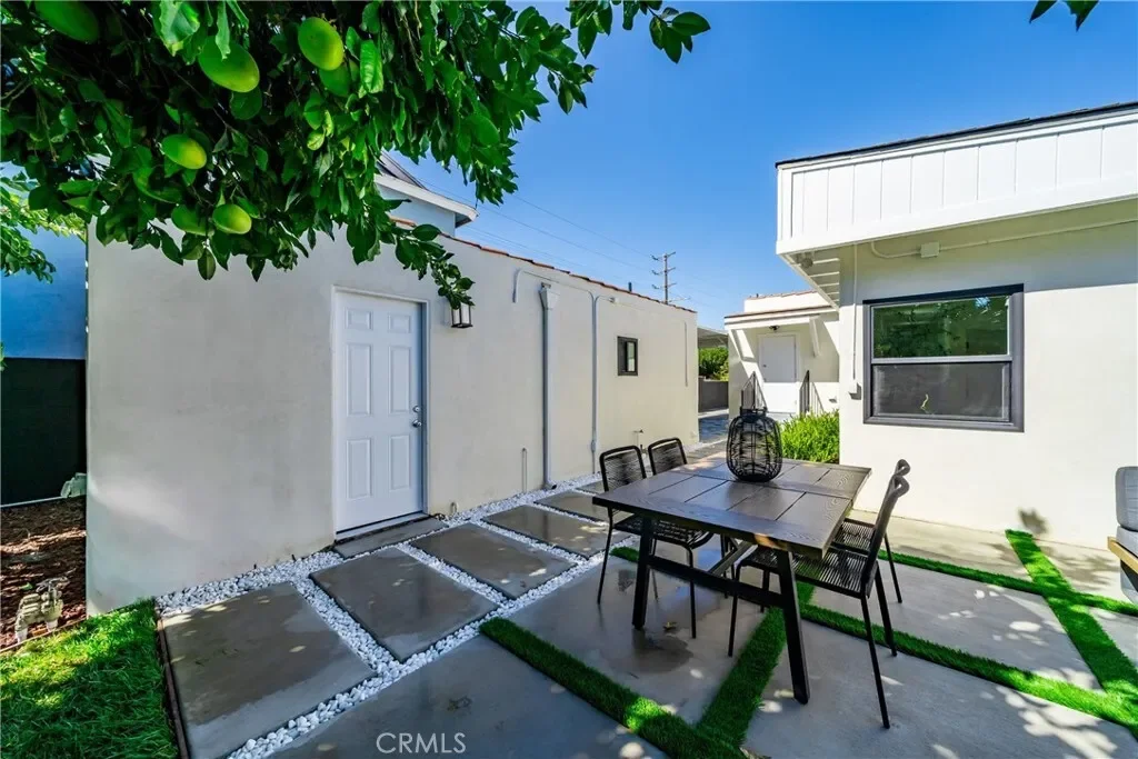 Exterior photo 6