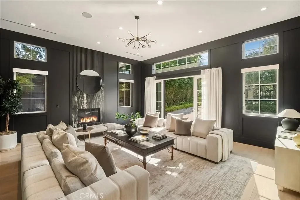 20511 Wells Drive, Los Angeles, California, United States. - Photo 5