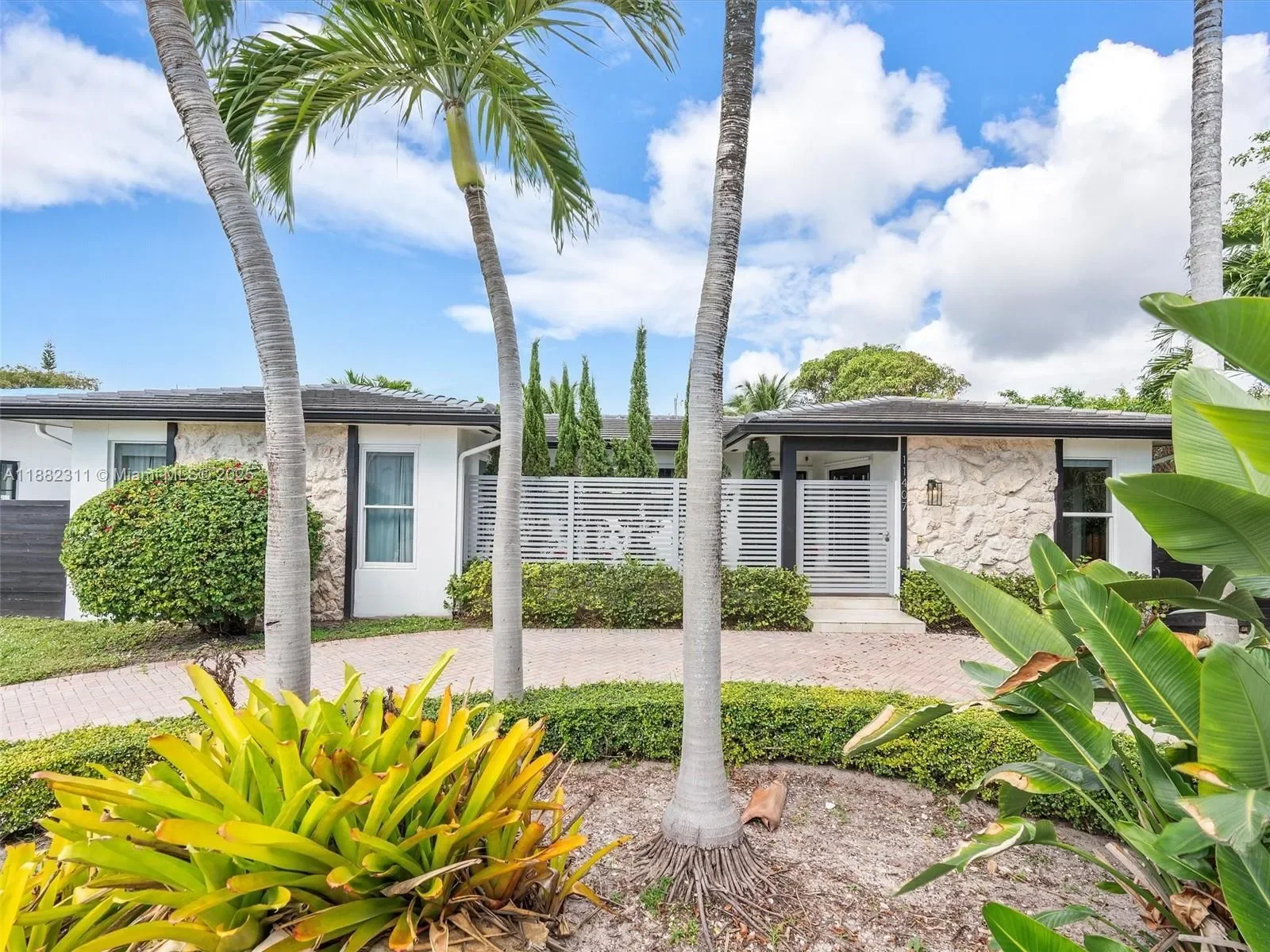 11407 N Bayshore Dr, North Miami, FL 33181, North Miami Beach, Florida, United States. - Photo 29