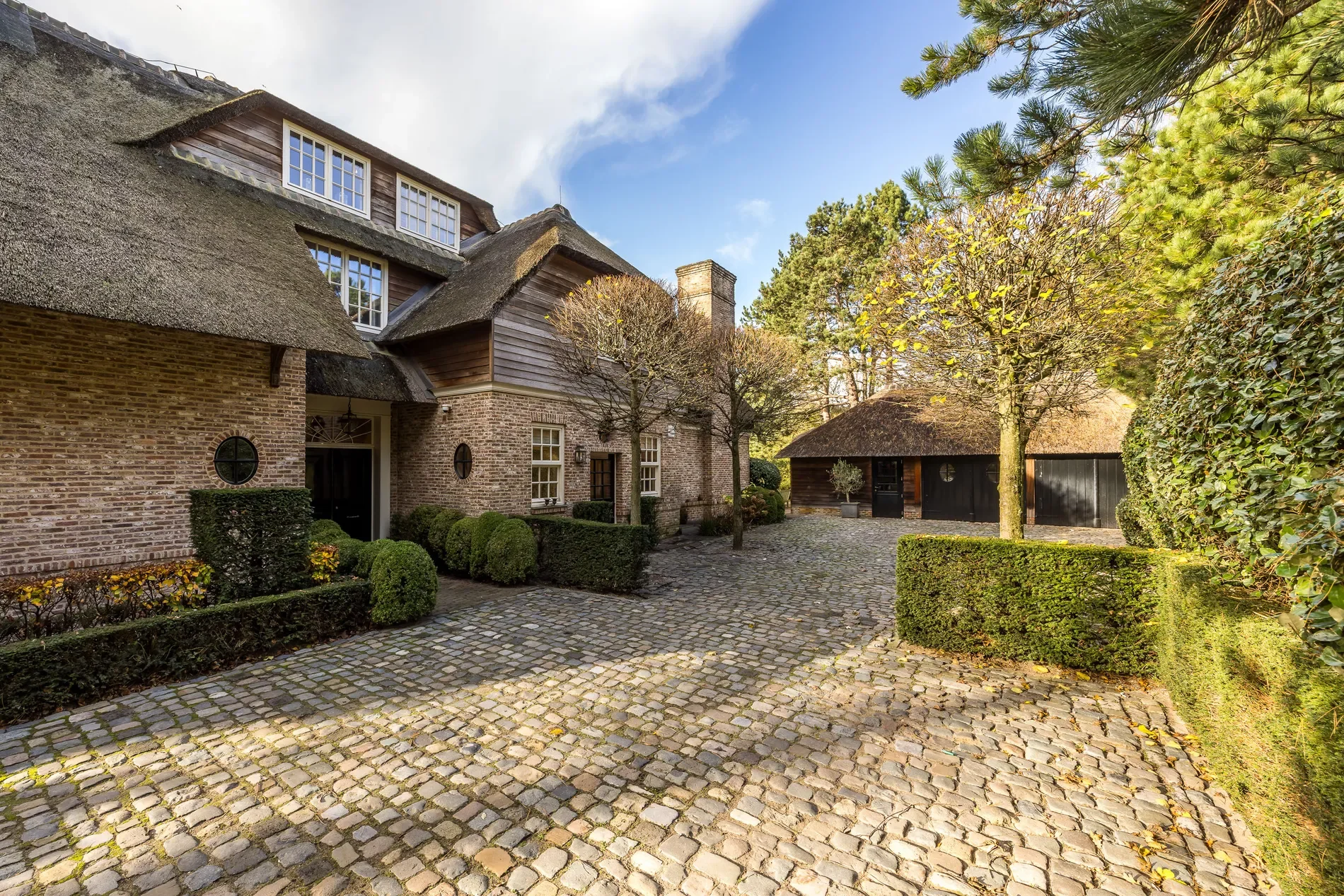 Exterior photo 6