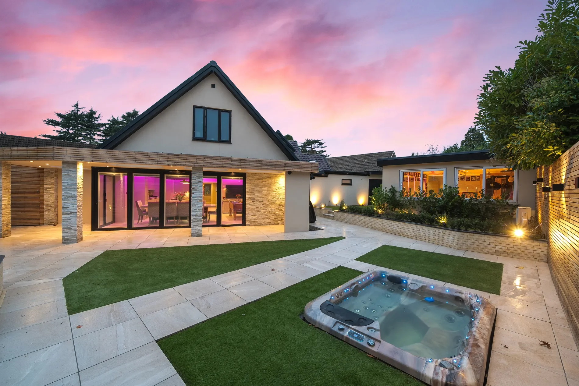 Exterior photo 6