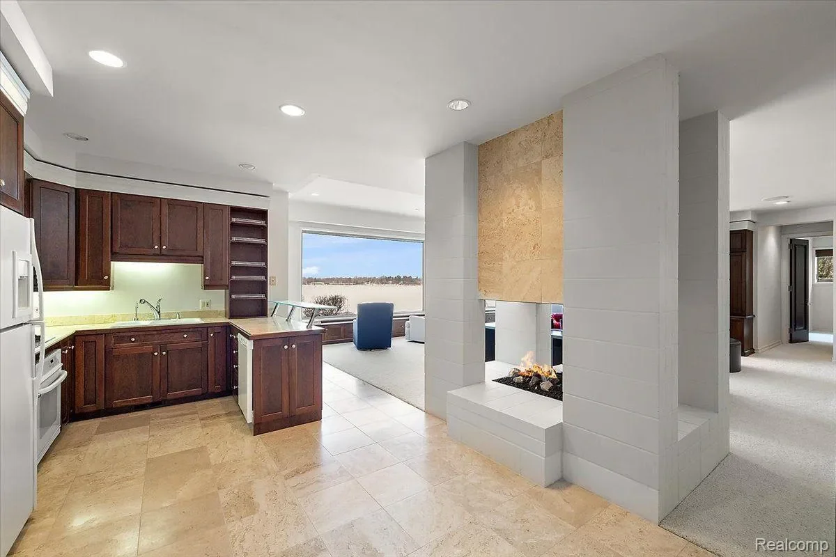 3468 PINE ESTATES Drive, West Bloomfield Charter Township, MI 48323, Orchard Lake Village, Michigan, United States. - Photo 6