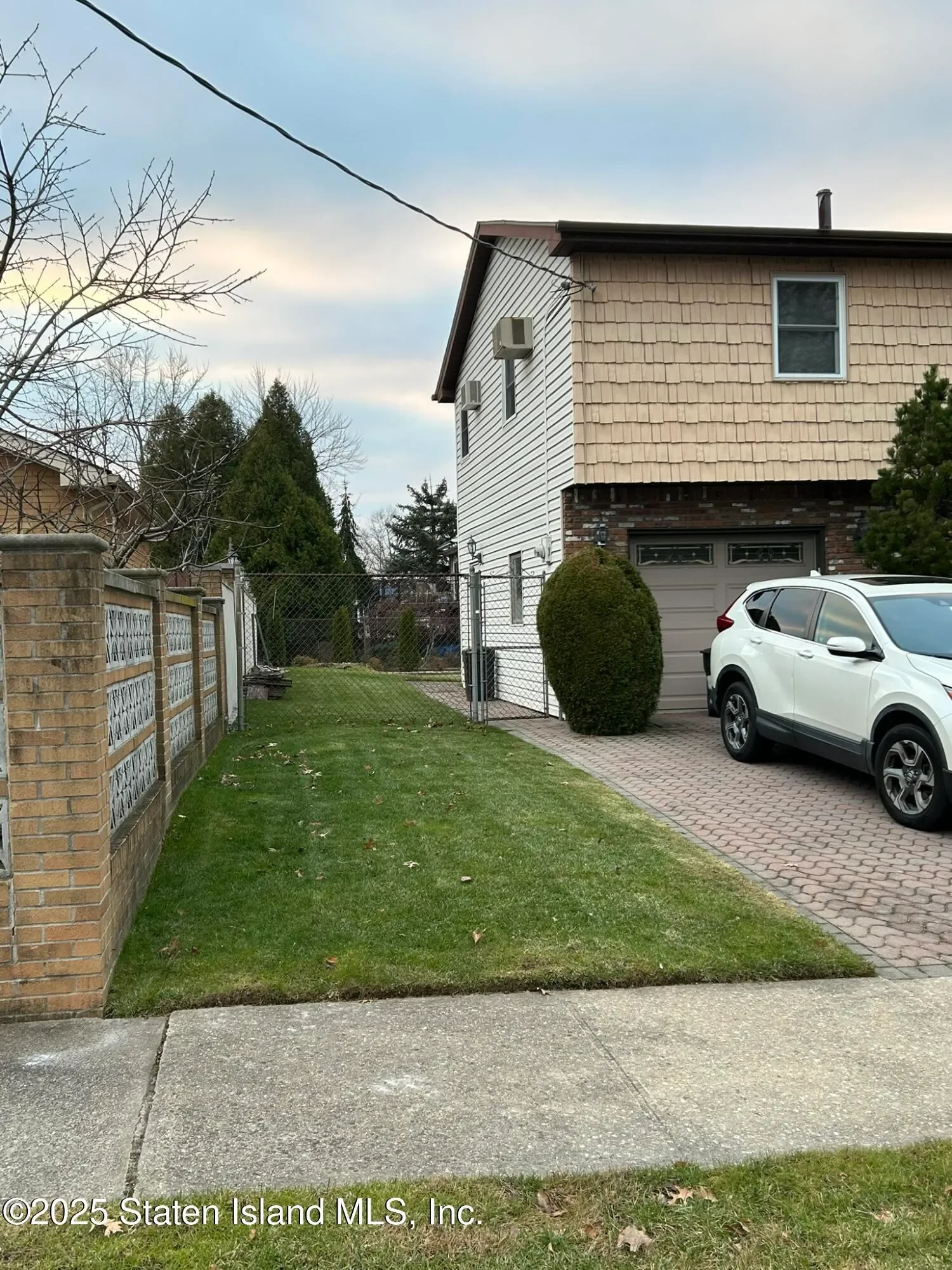 190 Parkwood Avenue, New York, New York, United States. - Photo 6