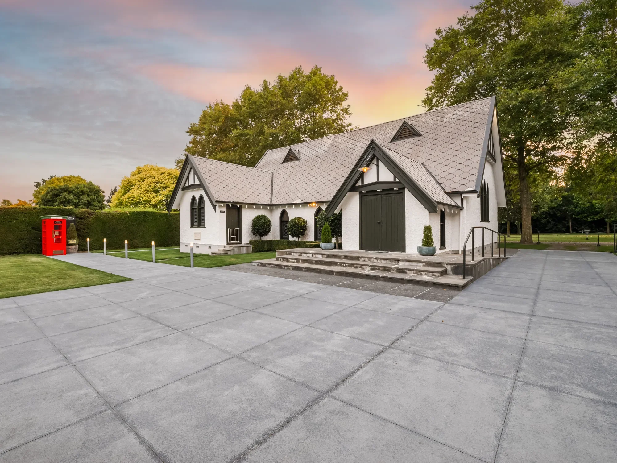 Exterior photo 5