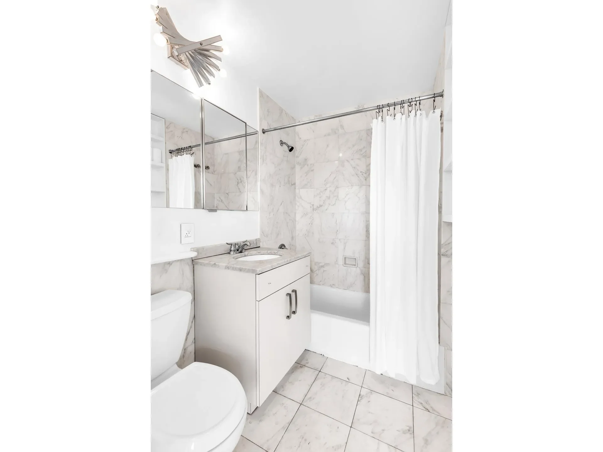 136 E BROADWAY, New York, New York, United States. - Photo 10