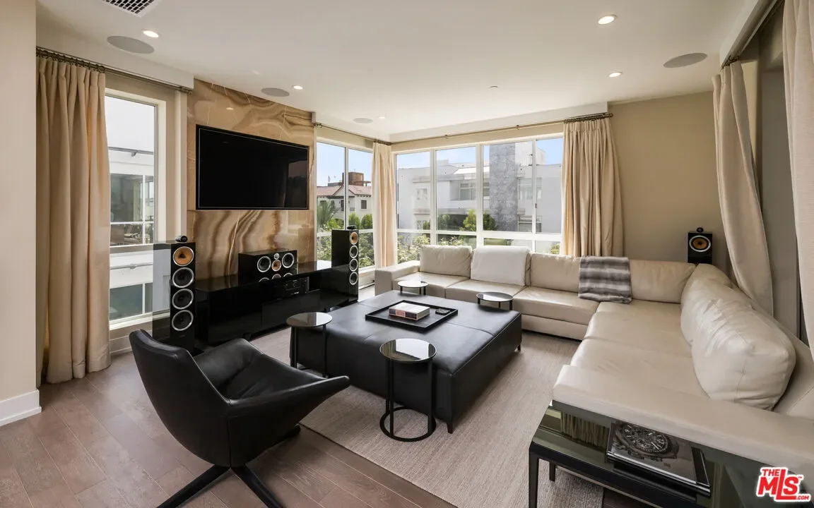 460 N Palm Dr, Beverly Hills, California, United States. - Photo 15