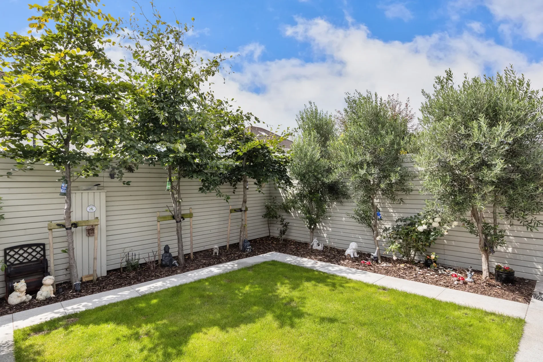 Exterior photo 2