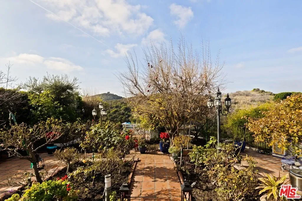 2113 Stoney Hill Road, Los Angeles, California, United States. - Photo 52