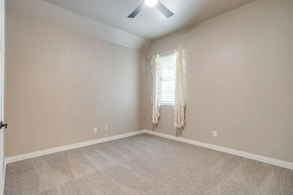9549 Dickson Road, Fort Worth, Texas, United States. - Photo 27