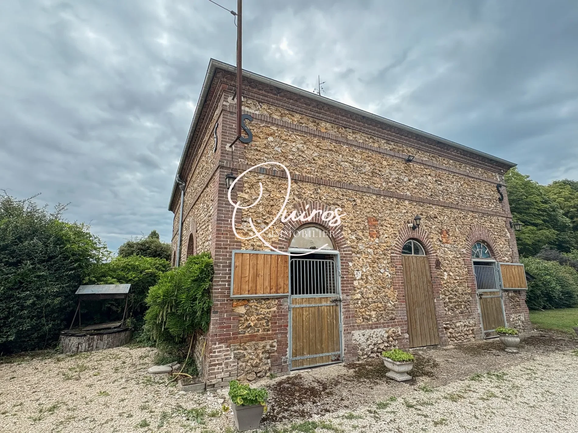 Exterior photo 12
