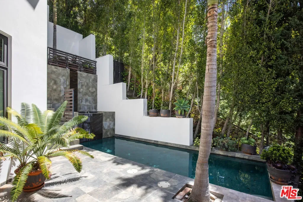 1642 Lindacrest Drive, Beverly Hills, California, United States. - Photo 10