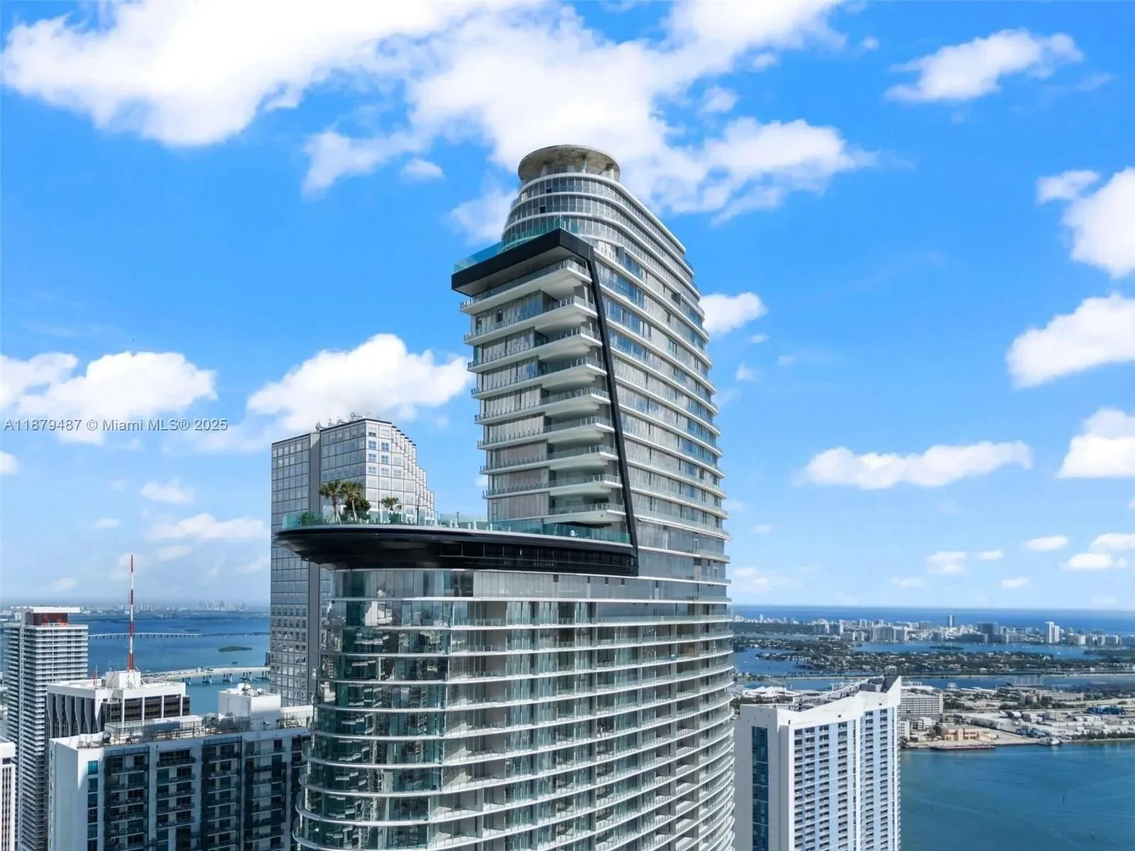 Exterior photo 9