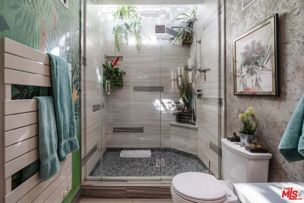 6732 W HEPBURN Way, Los Angeles, California, United States. - Photo 2