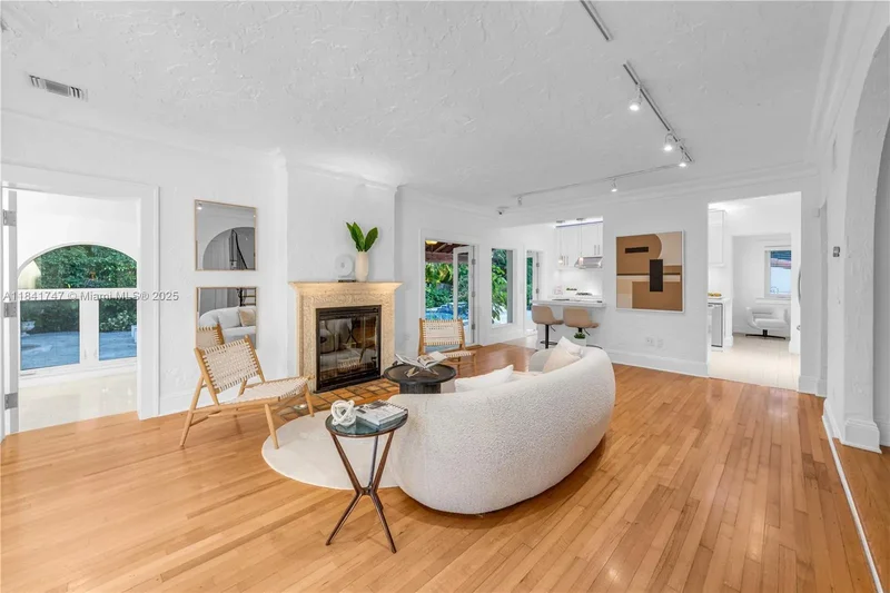 671 NE 57th St, Miami, Florida, United States. - Photo 5