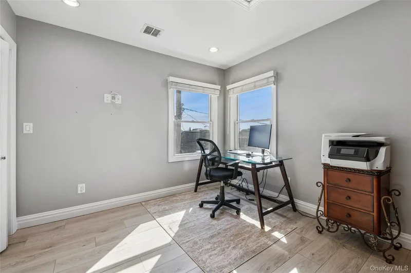 71 Michigan Street, Long Beach, New York, United States. - Photo 24