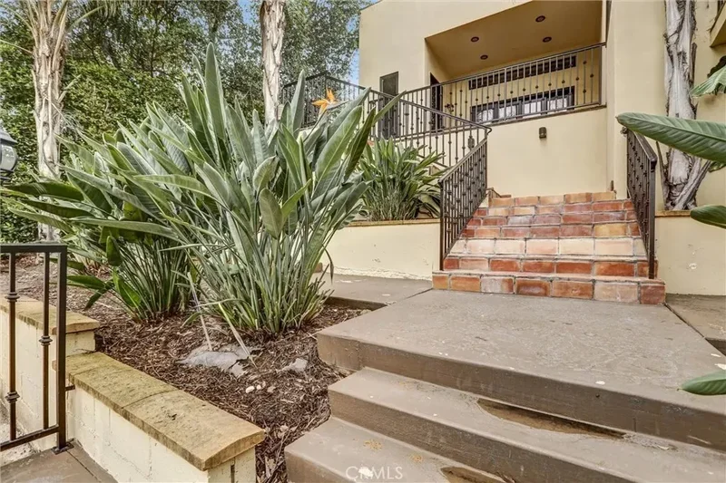 22202 Avenue San Luis, Los Angeles, California, United States. - Photo 2