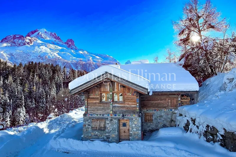 CHAMONIX - Chalet Hana, an example of elegant Savoyard craftsman ship in a 6-bedroom chalet