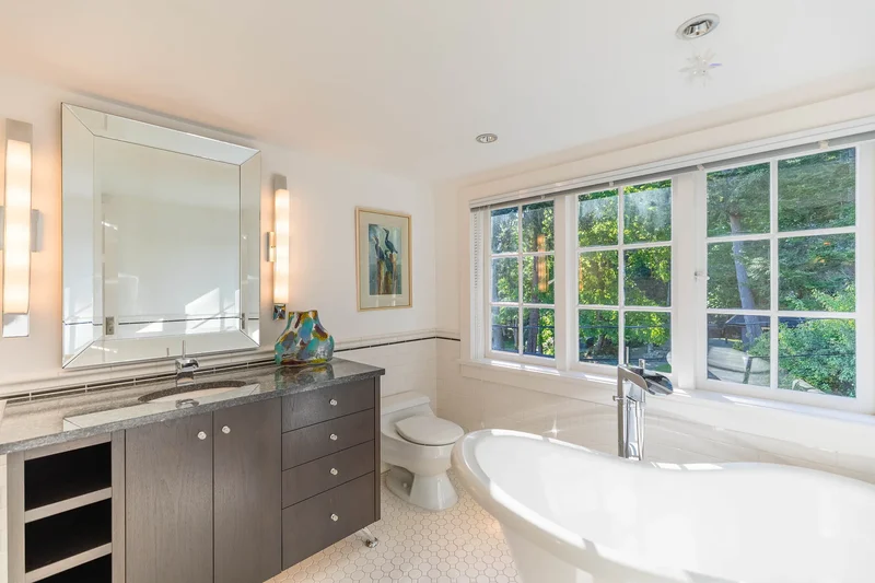 605 Towner Park Road, North Saanich, BC V8L 5L7, North Saanich, British Columbia, Canada. - Photo 32