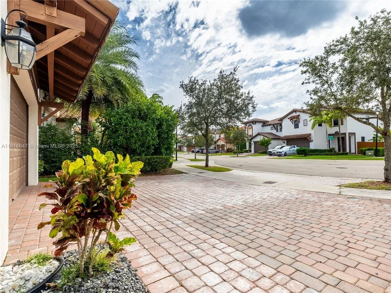 8777 NW 102nd Ct, Doral, Florida, United States. - Photo 14