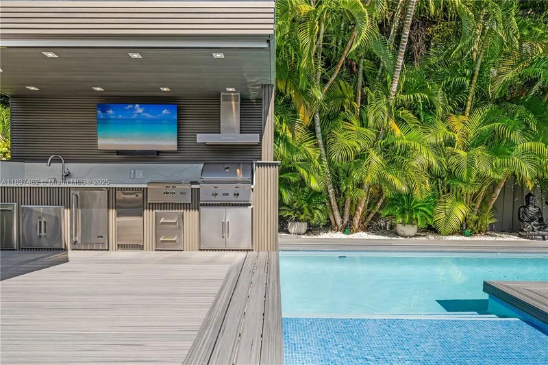 475 Woodcrest Rd, Key Biscayne, Florida, United States. - Photo 2