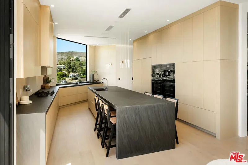 5931 Kanan Dume Road, Malibu, California, United States. - Photo 17