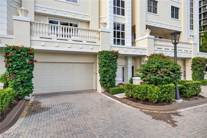 Condominium in Naples