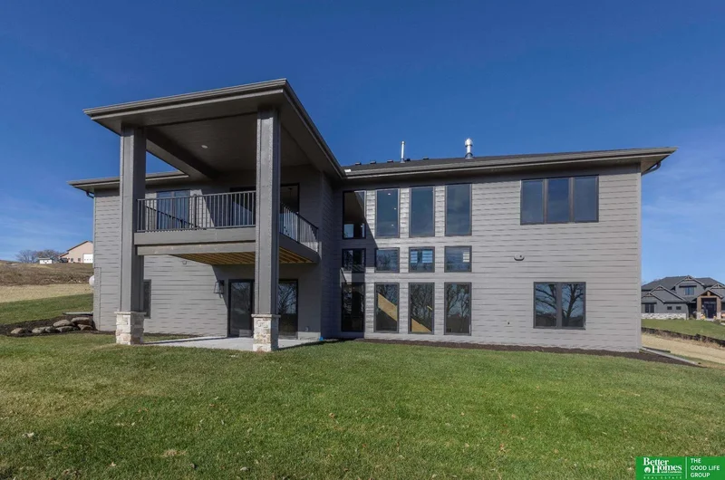 5 Bedrooms Single Family Detached