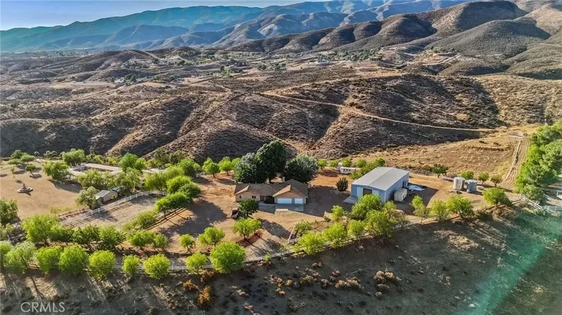 Single Family Residence in Agua Dulce