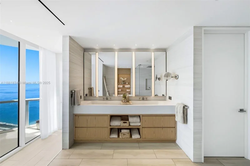 100 S Pointe Dr Unit 3803, Miami Beach, FL 33139, Miami Beach, Florida, United States. - Photo 67