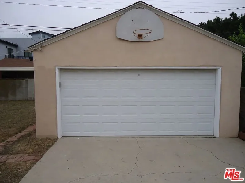 6501 W 87th Place, Los Angeles, California, United States. - Photo 4