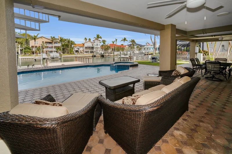 119 8th St E, Tierra Verde, FL 33715, St. Petersburg, Florida, United States. - Photo 18