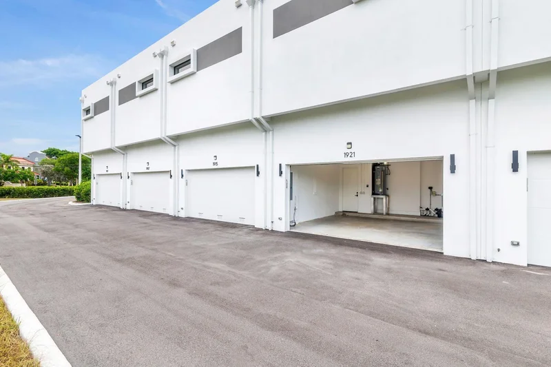 Dock Street, West Palm Beach, Florida, United States. - Photo 26