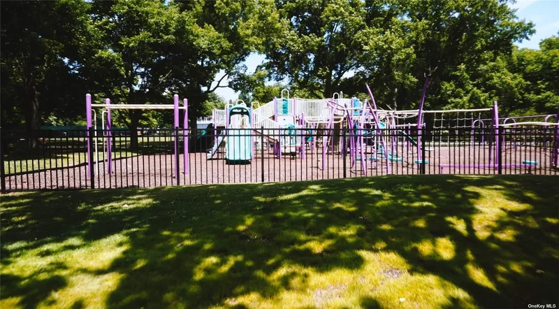218 Middle Neck Road, #108, Great Neck, New York, United States. - Photo 15