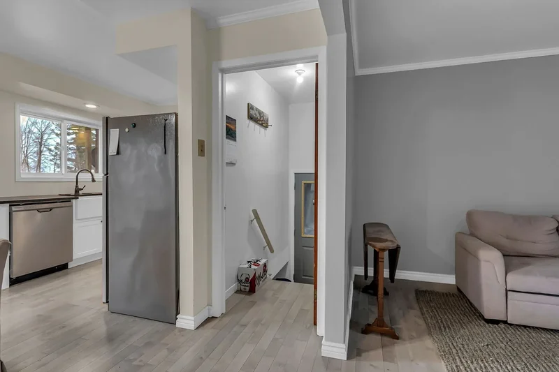 20820 South Service Road, South Glengarry, ON K0C 1N0, Lancaster, Ontario, Canada. - Photo 17