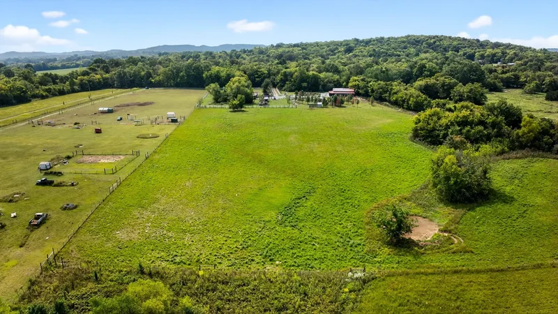 2600 Round Hill Rd, Belfast, Tennessee, United States. - Photo 10