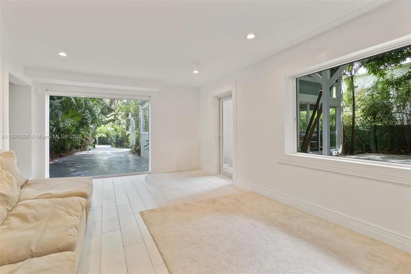 4286 S Douglas Rd, Miami, Florida, United States. - Photo 37
