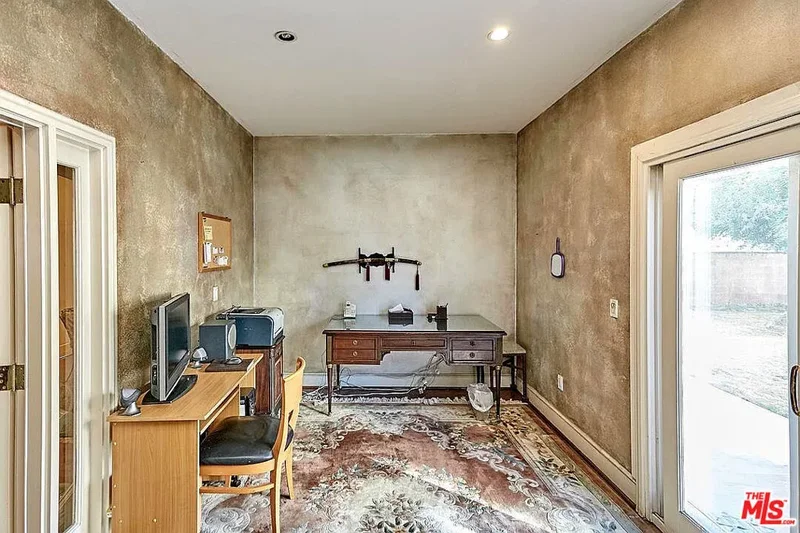 450 S Serrano Avenue, Los Angeles, California, United States. - Photo 8