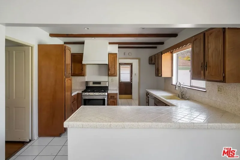 2365 Las Lunas Street, Altadena, California, United States. - Photo 16
