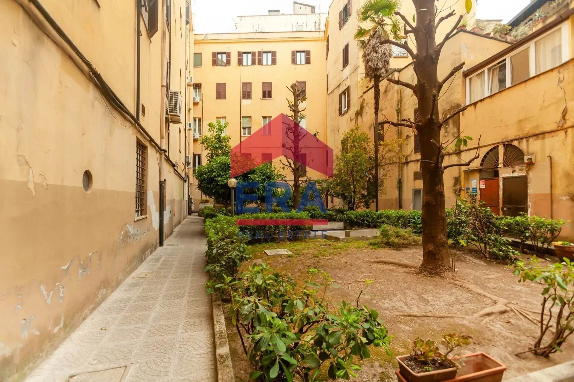 Exterior photo 5