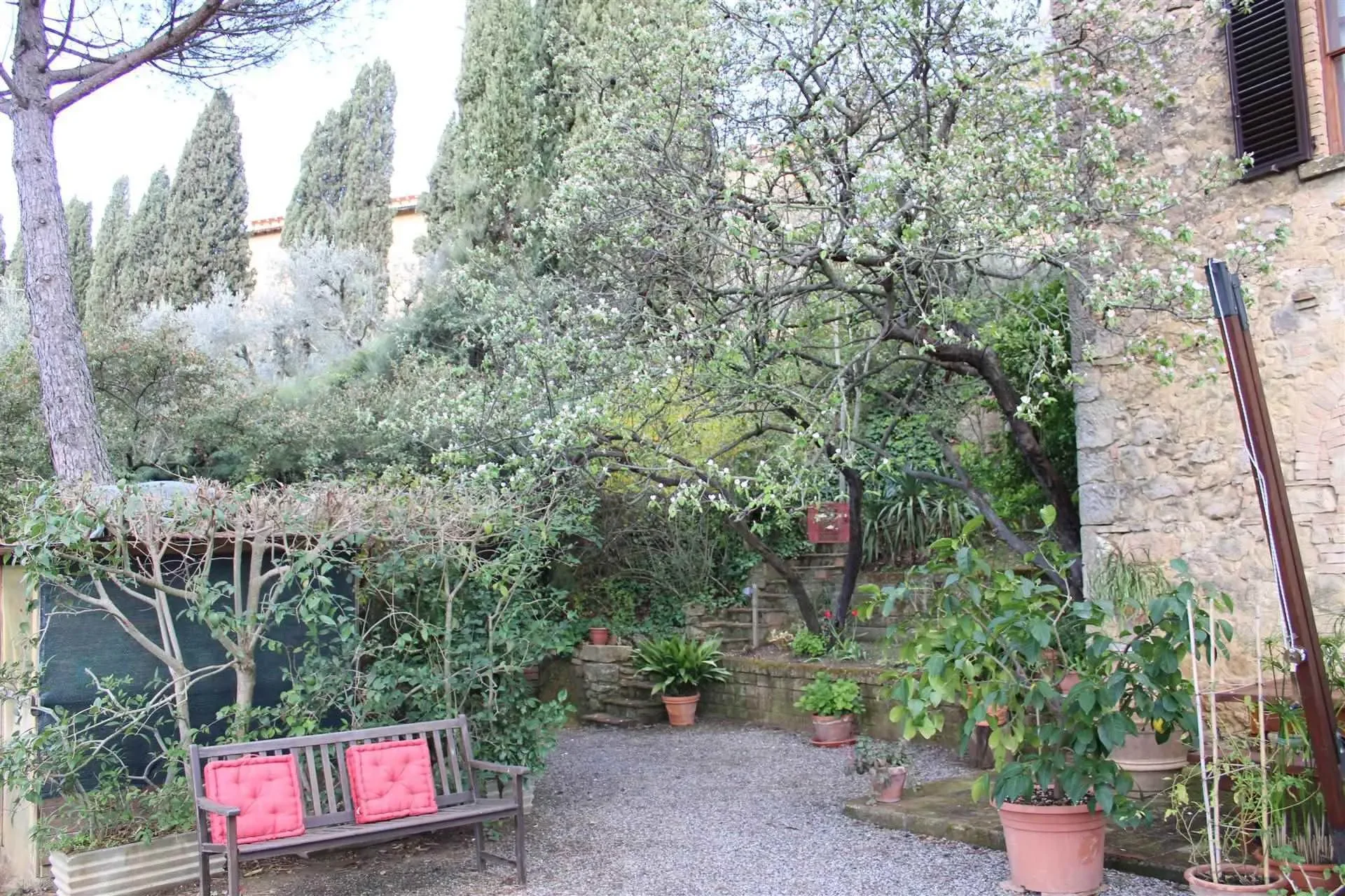 Exterior photo 8