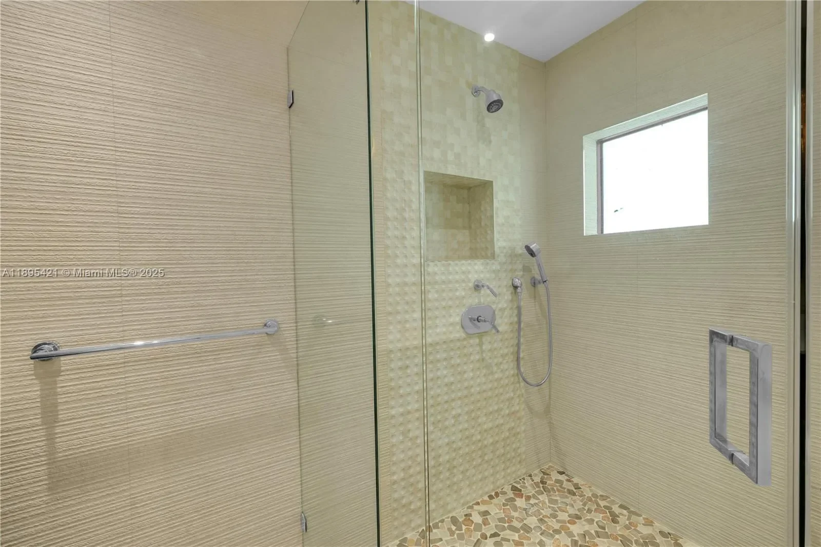 1132 NE 101ST St, Miami, Florida, United States. - Photo 13