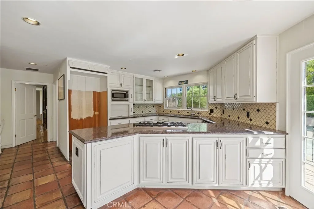 5200 Collier Place, Woodland Hills, CA, 91364, USA, Los Angeles, California, United States. - Photo 10