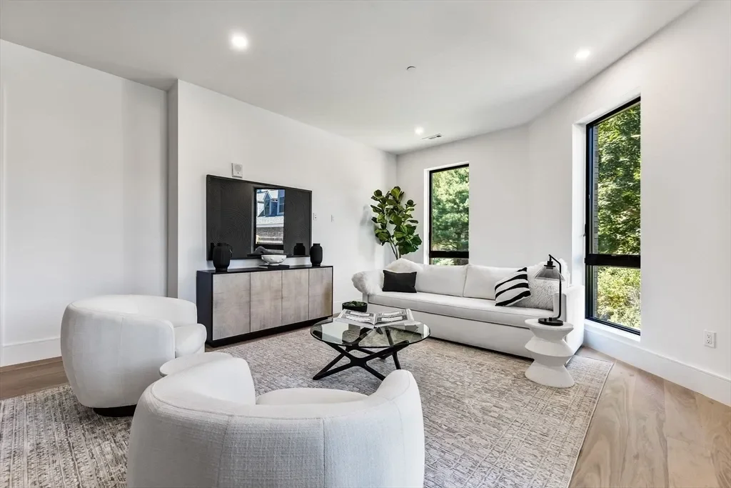 1114 Beacon St., Newton, Massachusetts, United States. - Photo 3