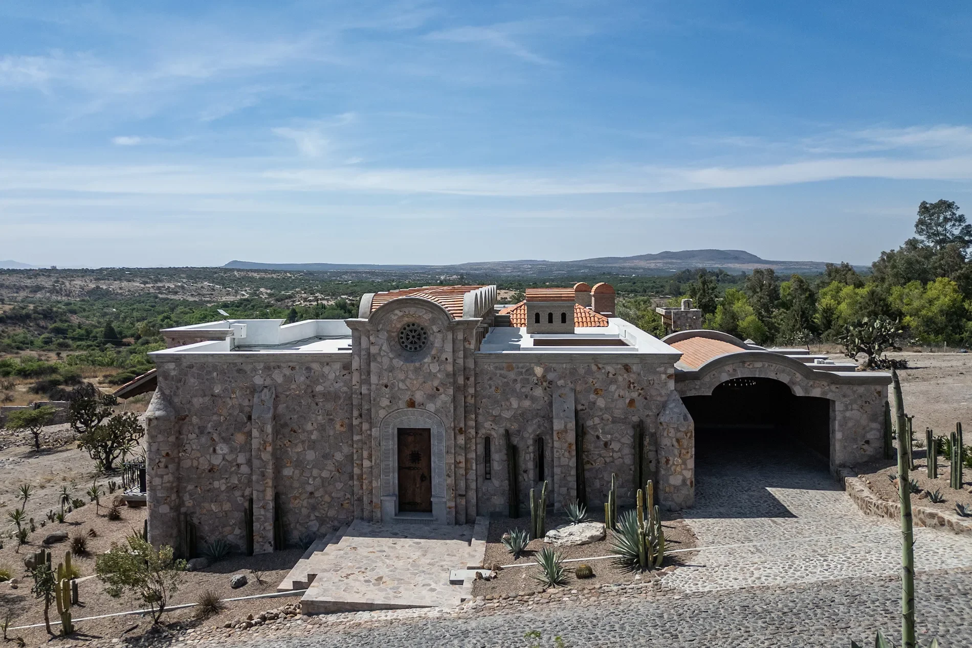 Exterior photo 5