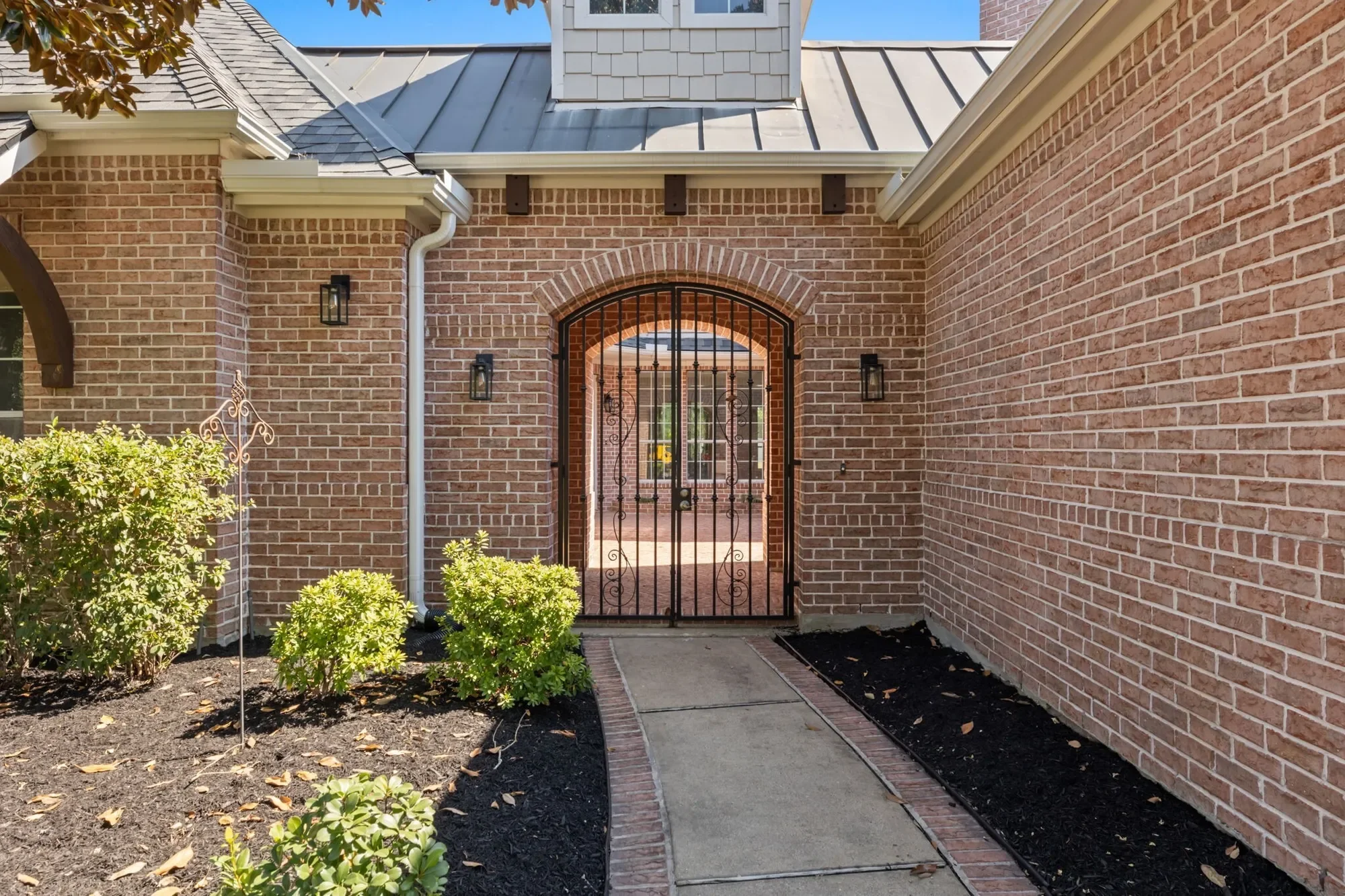 Exterior photo 5