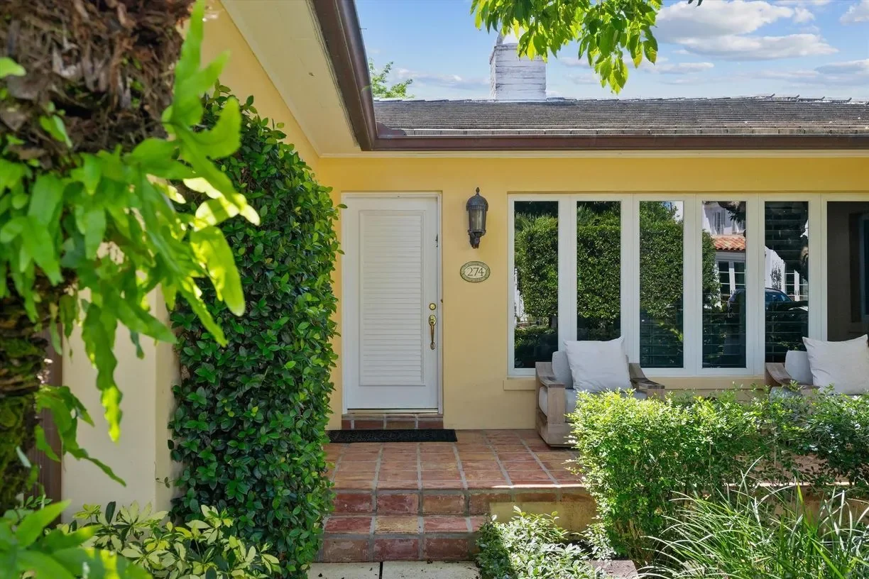 Exterior photo 7