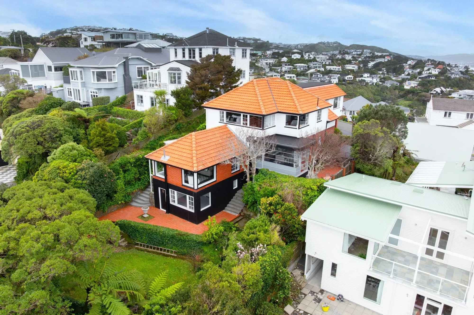 Exterior photo 5