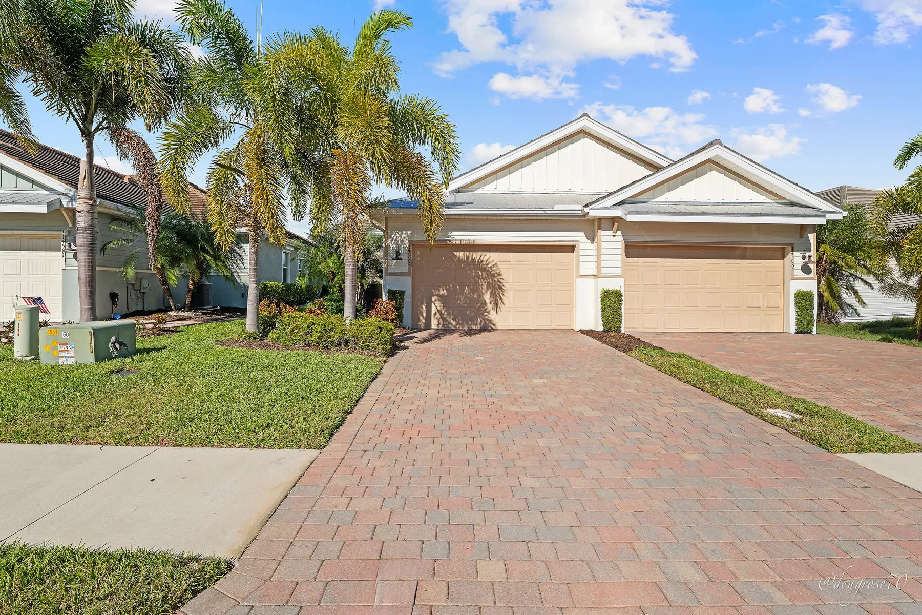 Exterior photo 4