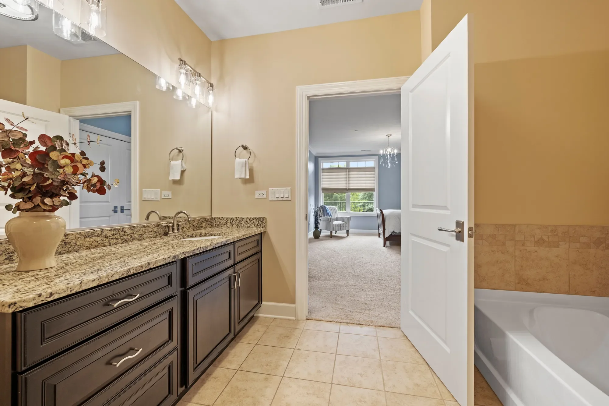 8 E Kennedy Avenue Unit# 206, Hinsdale, IL 60521, Hinsdale, Illinois, United States. - Photo 2