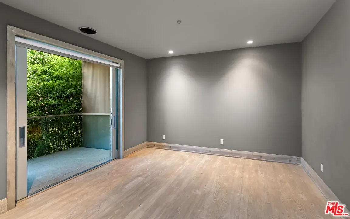 1600 Viewmont Dr, Los Angeles, California, United States. - Photo 17